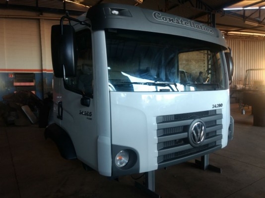 Cabine Volkswagen Constellation teto baixo 24-280 completa