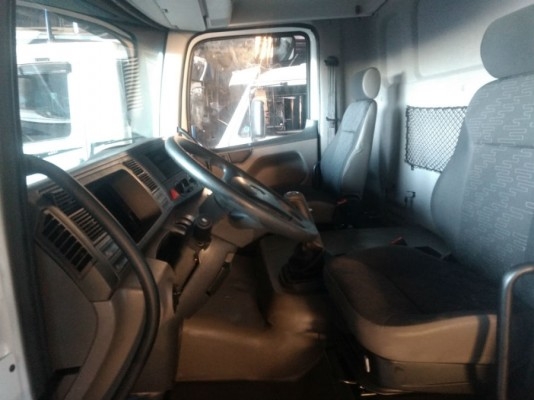Cabine Volkswagen Constellation teto baixo 24-280 completa