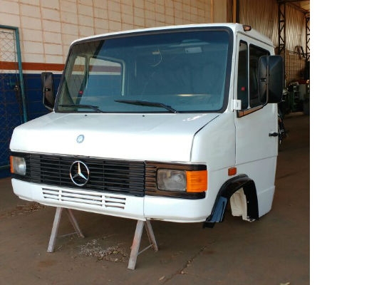 Cabine Mercedes Benz 709/710 montada completa