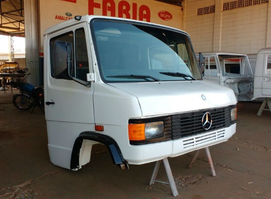 Cabine Mercedes Benz 709/710 montada completa