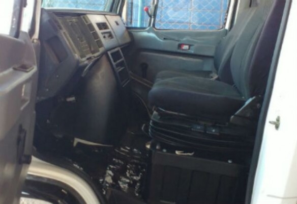Cabine Mercedes Benz 709/710 montada completa