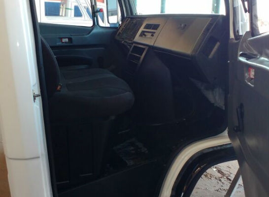 Cabine Mercedes Benz 709/710 montada completa